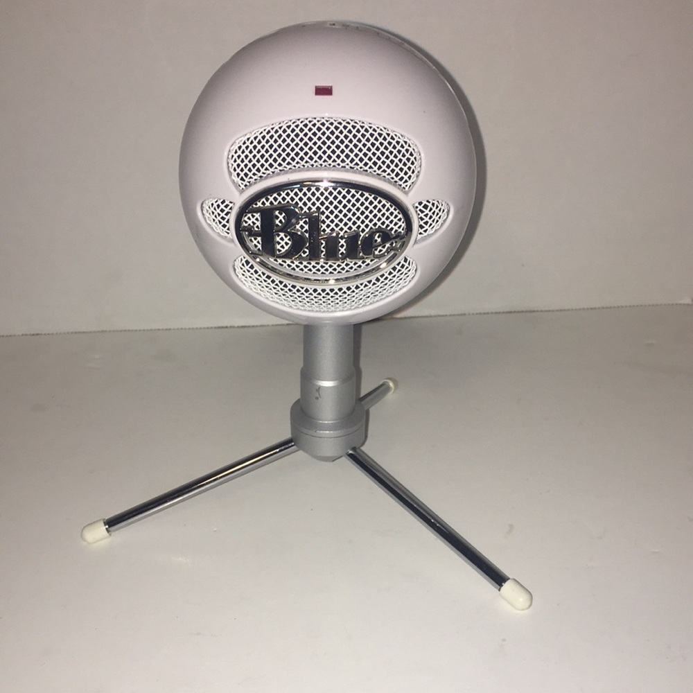 BLUE SNOWBALL ICE MULTI DIRECTIONAL MICROPHONE..